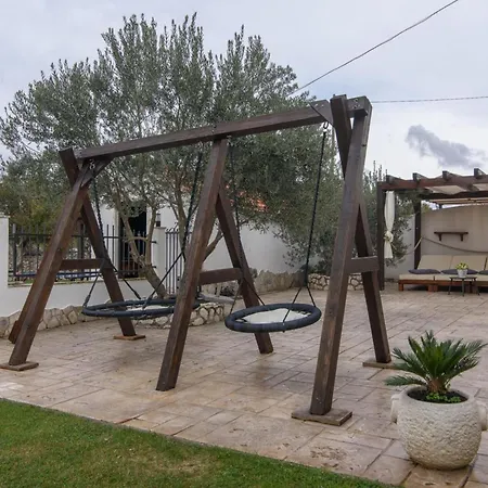 Ive Winter Villa Podumci