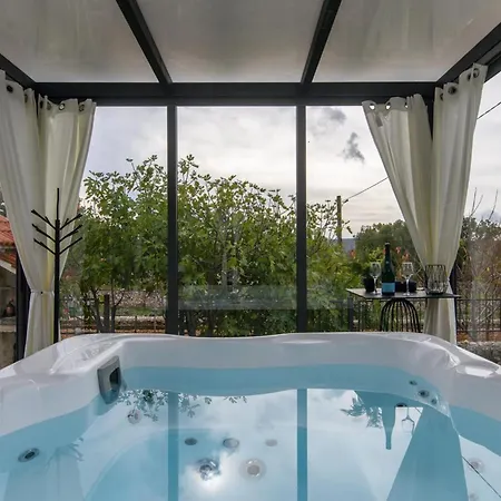 Ive Winter Villa Podumci